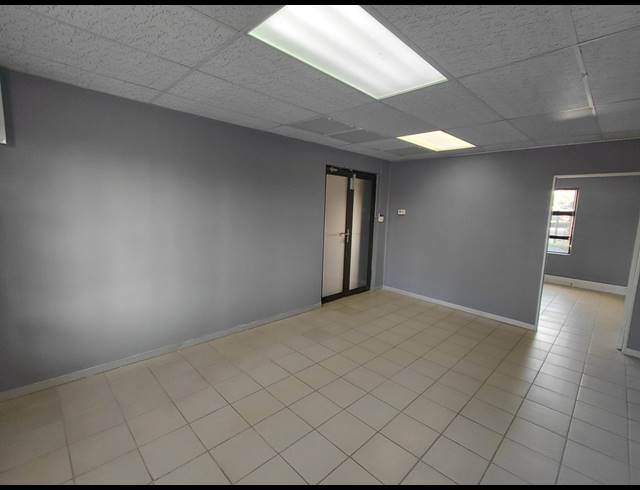144M² OFFICE TO LET IN FOURWAYS
